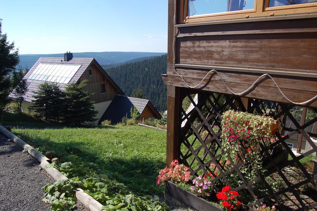 Berggasthaus & Pension Schoene Aussicht Klingenthal Exterior photo