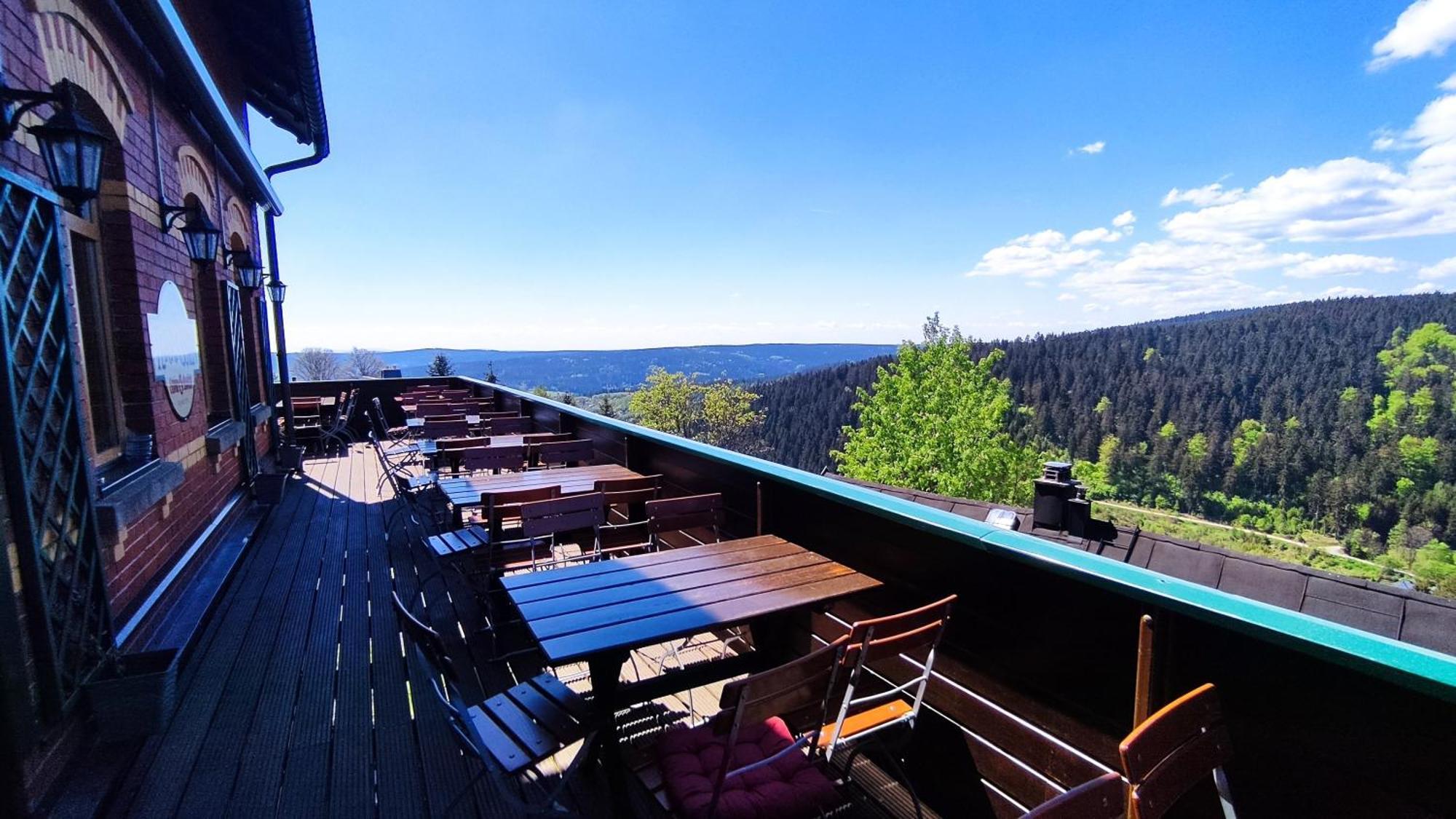 Berggasthaus & Pension Schoene Aussicht Klingenthal Exterior photo